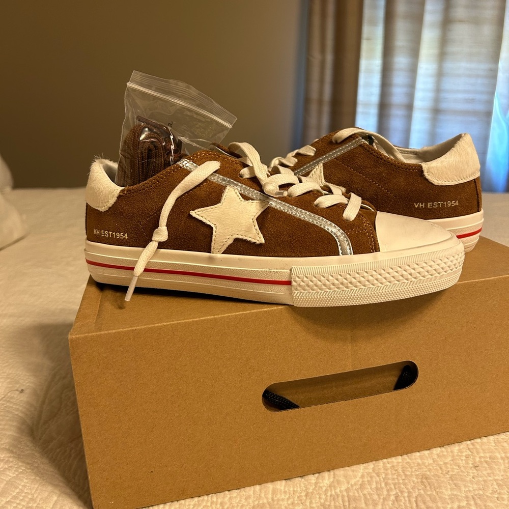 Vintage Havana Sneaker
Size 6
BNWT